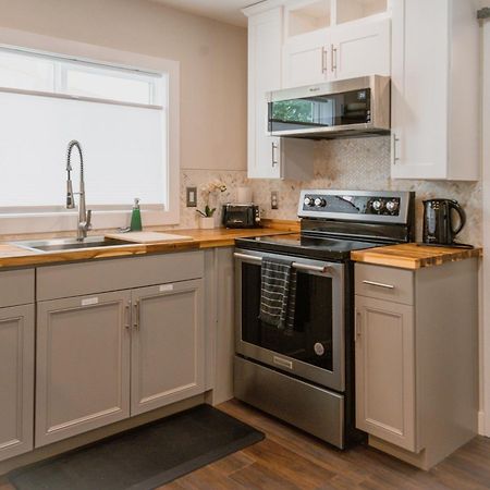 Shares Courtyard Luxury Apt - New! Rockledge Bagian luar foto