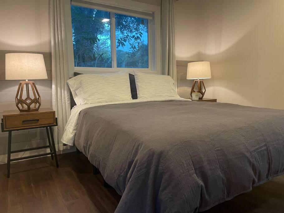 Shares Courtyard Luxury Apt - New! Rockledge Bagian luar foto