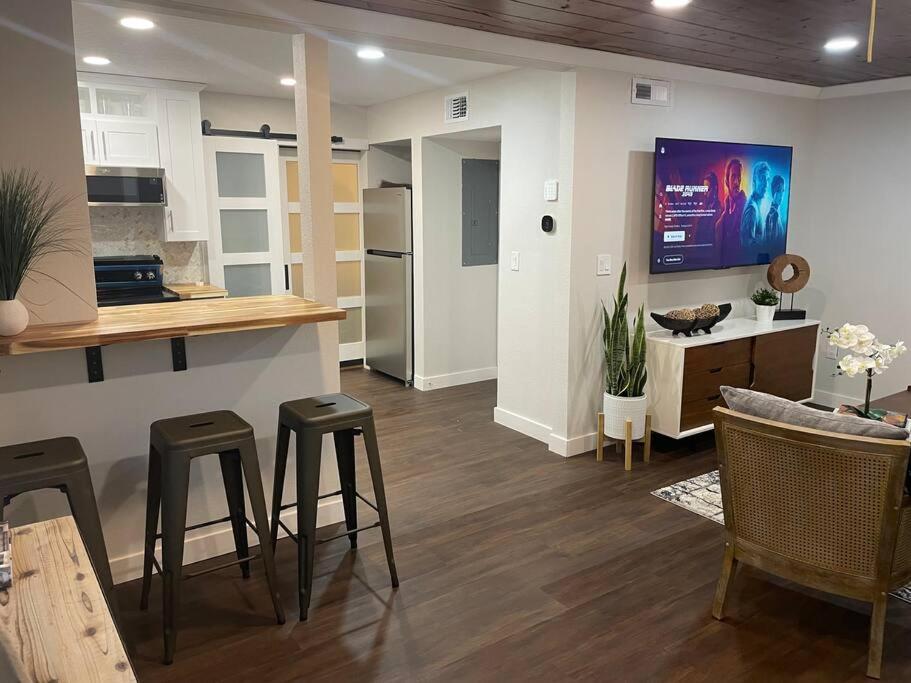 Shares Courtyard Luxury Apt - New! Rockledge Bagian luar foto