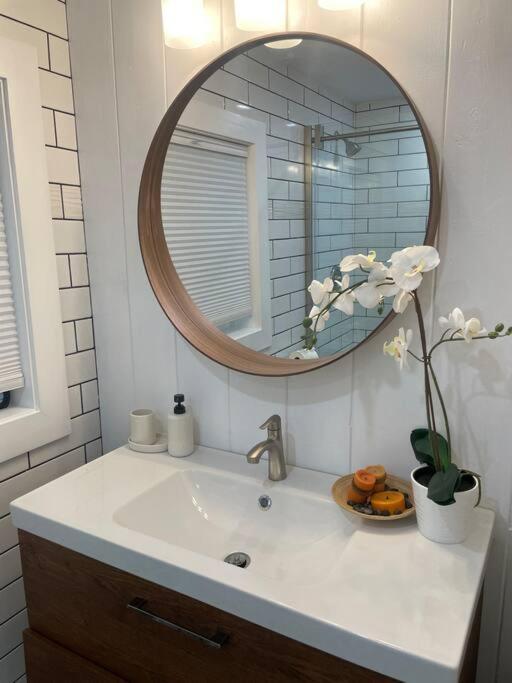 Shares Courtyard Luxury Apt - New! Rockledge Bagian luar foto