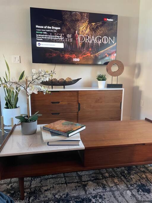 Shares Courtyard Luxury Apt - New! Rockledge Bagian luar foto