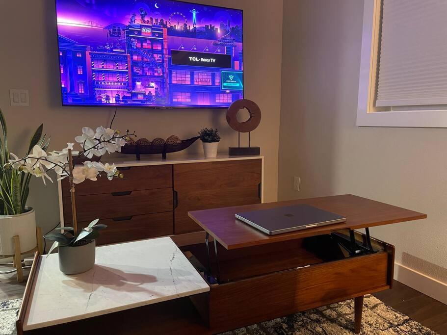 Shares Courtyard Luxury Apt - New! Rockledge Bagian luar foto