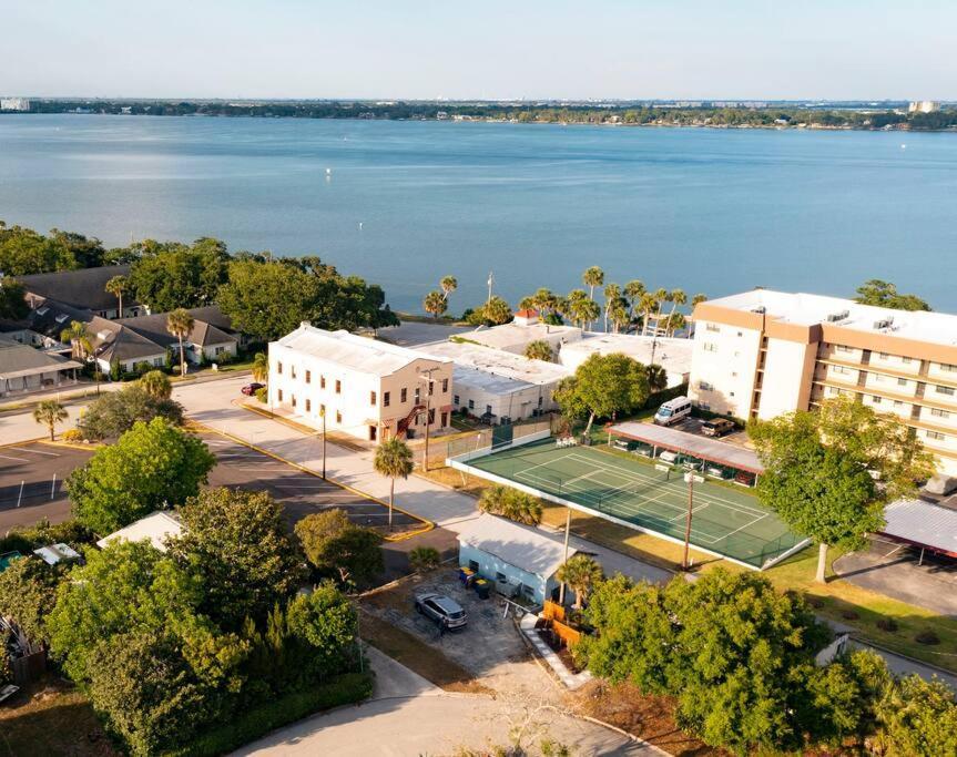Shares Courtyard Luxury Apt - New! Rockledge Bagian luar foto