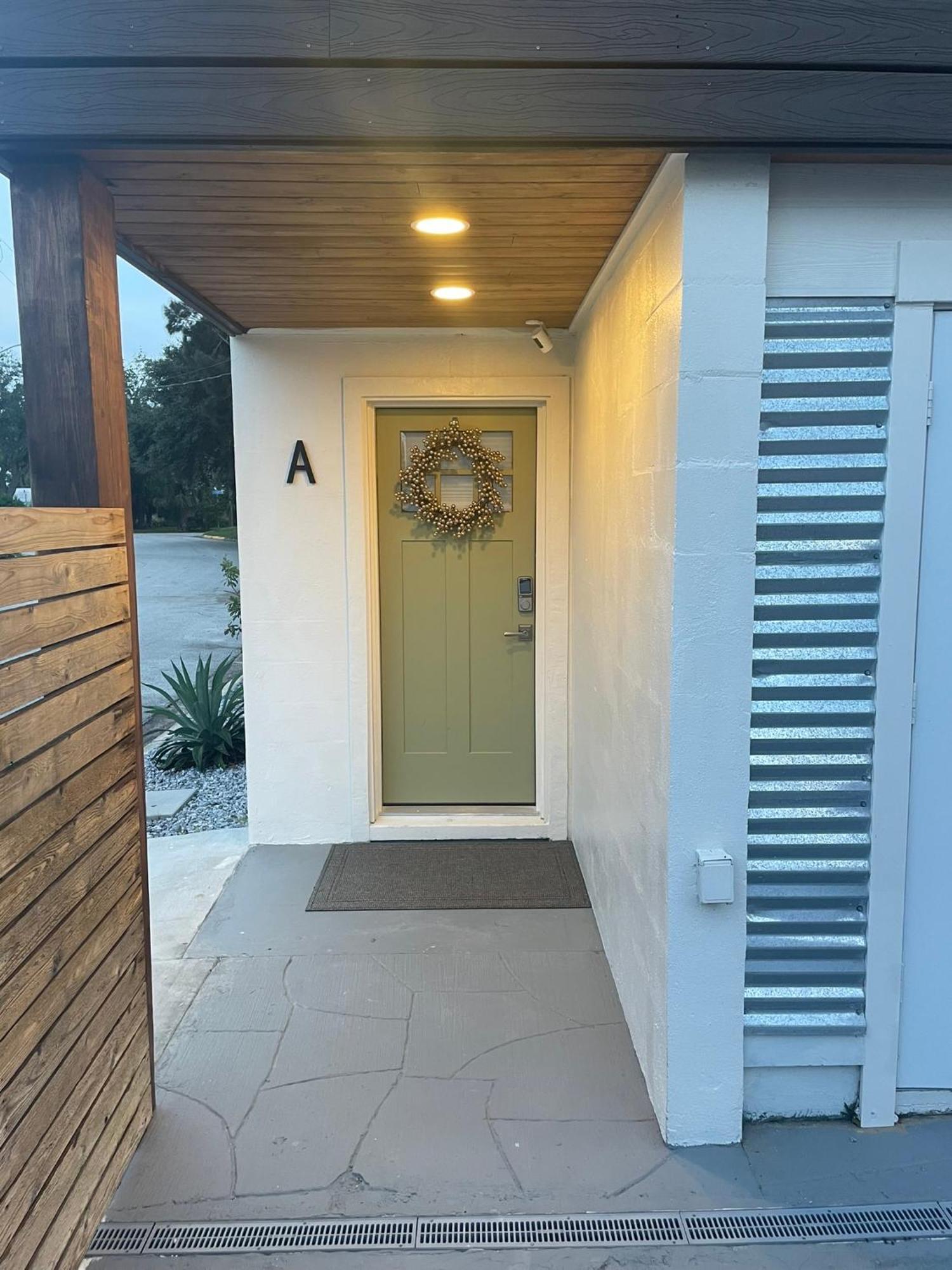 Shares Courtyard Luxury Apt - New! Rockledge Bagian luar foto