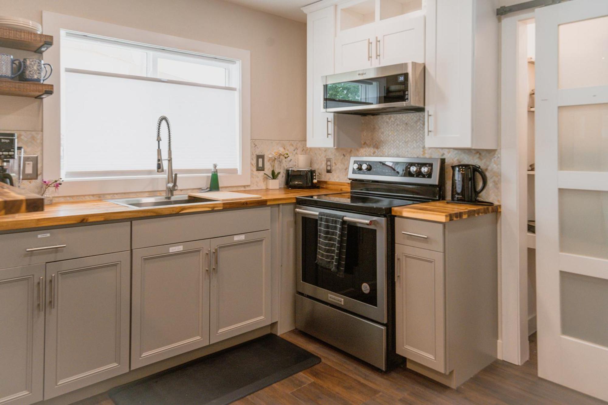 Shares Courtyard Luxury Apt - New! Rockledge Bagian luar foto