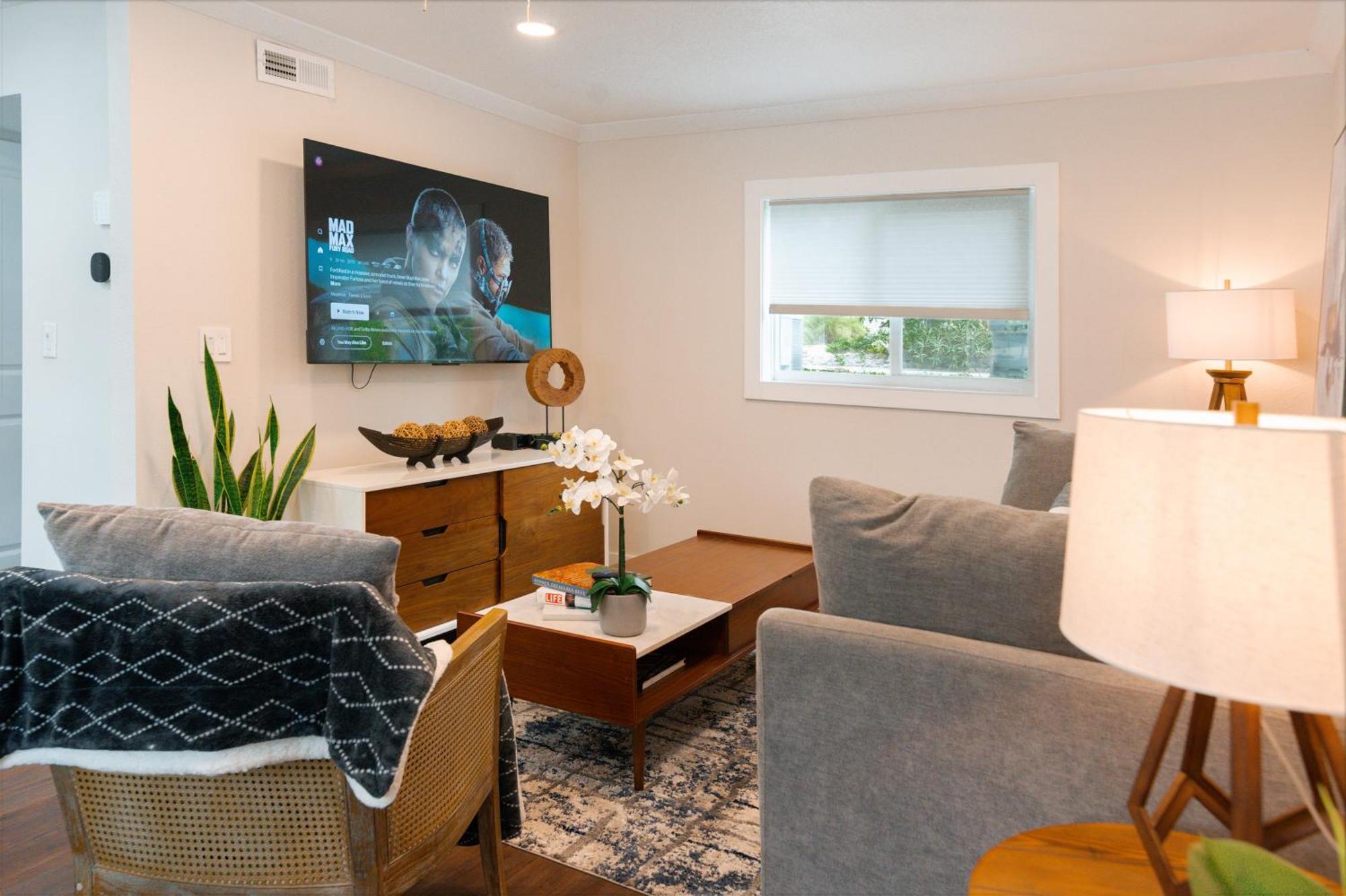 Shares Courtyard Luxury Apt - New! Rockledge Bagian luar foto